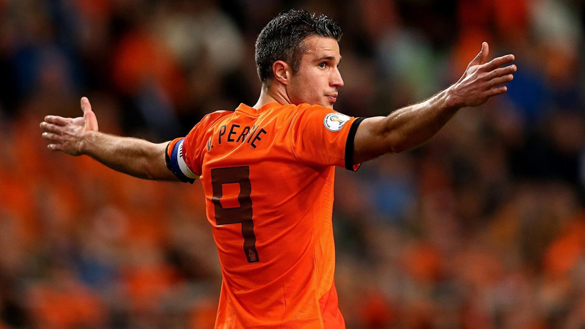 赫罗纳精准长传打穿对手防线，赫罗纳队服