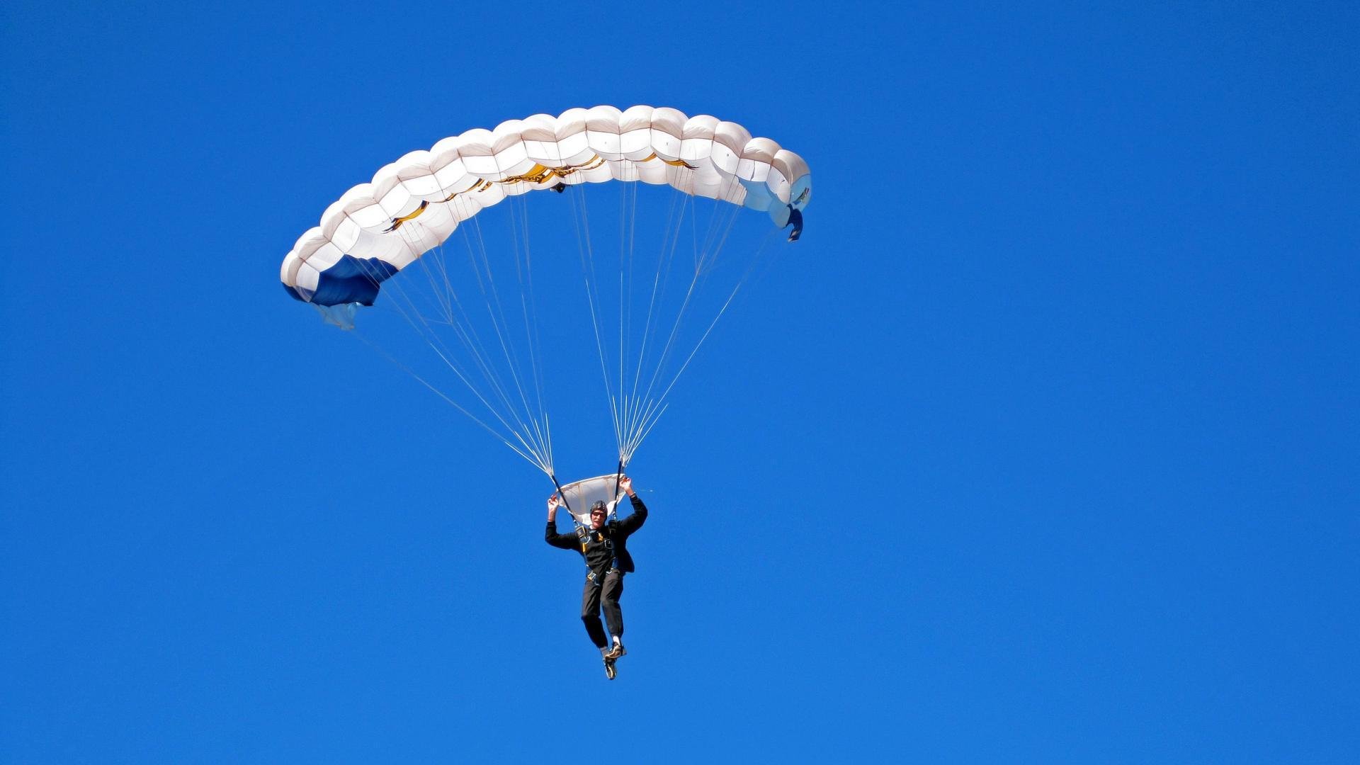 赫塔菲积极压迫扰乱对方组织，赫塔菲老板